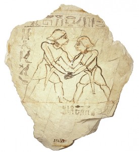 osztrakon birkózókkal Deir el-Medinaból. CG25132, Cairo Museum – felirata:  „Legyőzlek a fáraó, élet-üdv-egészség-neki, előtt!” (forrás)
